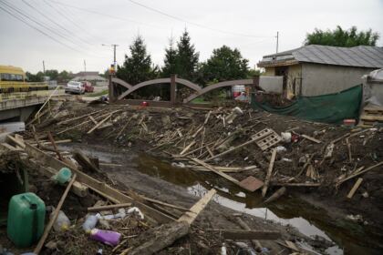 Solidaritate creştină susţinută constant pentru ajutorarea sinistraţilor – fotografia 62