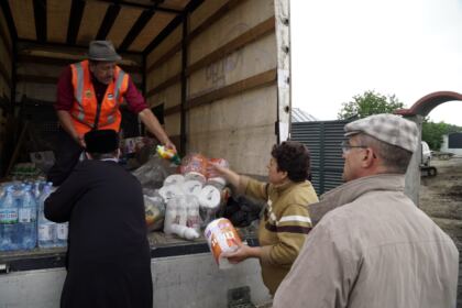 Solidaritate creştină susţinută constant pentru ajutorarea sinistraţilor – fotografia 69