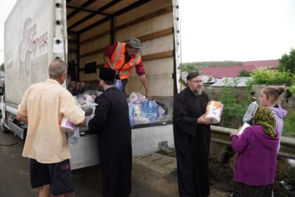 Solidaritate creştină susţinută constant pentru ajutorarea sinistraţilor – fotografia 76