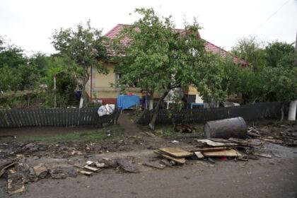 Solidaritate creştină susţinută constant pentru ajutorarea sinistraţilor – fotografia 77