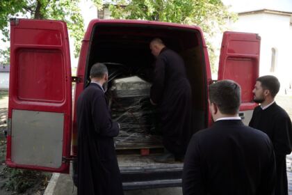Programe şi acţiuni susţinute cu mare implicare de Biserică pentru ajutorarea sinistraţilor – fotografia 8