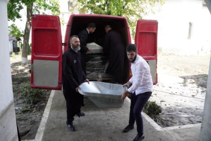 Programe şi acţiuni susţinute cu mare implicare de Biserică pentru ajutorarea sinistraţilor – fotografia 9