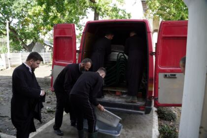 Programe şi acţiuni susţinute cu mare implicare de Biserică pentru ajutorarea sinistraţilor – fotografia 10