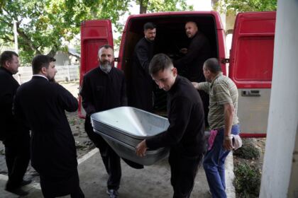 Programe şi acţiuni susţinute cu mare implicare de Biserică pentru ajutorarea sinistraţilor – fotografia 11