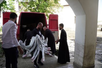 Programe şi acţiuni susţinute cu mare implicare de Biserică pentru ajutorarea sinistraţilor – fotografia 17