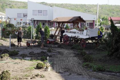 Programe şi acţiuni susţinute cu mare implicare de Biserică pentru ajutorarea sinistraţilor – fotografia 37
