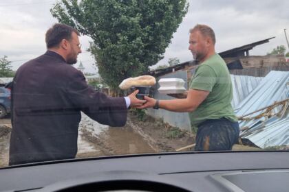 Programe şi acţiuni susţinute cu mare implicare de Biserică pentru ajutorarea sinistraţilor – fotografia 4