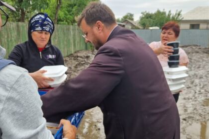 Programe şi acţiuni susţinute cu mare implicare de Biserică pentru ajutorarea sinistraţilor – fotografia 6