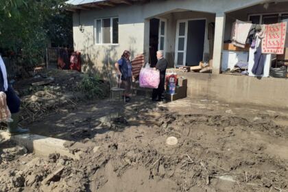 Programe şi acţiuni susţinute cu mare implicare de Biserică pentru ajutorarea sinistraţilor – fotografia 14