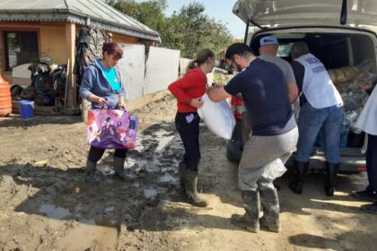 Programe şi acţiuni susţinute cu mare implicare de Biserică pentru ajutorarea sinistraţilor – fotografia 20