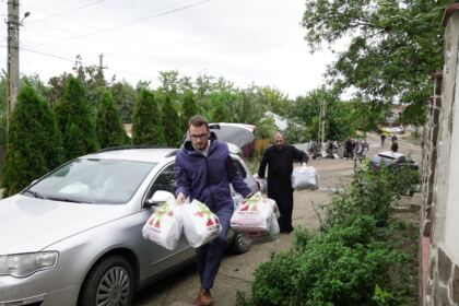 Împlemetarea programul social-filantropic eparhial „Ne înnoim pentru a merge la şcoală“ – fotografia 4