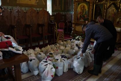 Împlemetarea programul social-filantropic eparhial „Ne înnoim pentru a merge la şcoală“ – fotografia 9