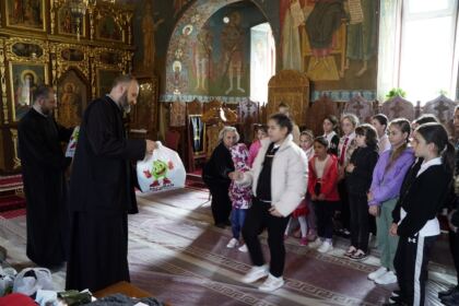 Împlemetarea programul social-filantropic eparhial „Ne înnoim pentru a merge la şcoală“ – fotografia 26
