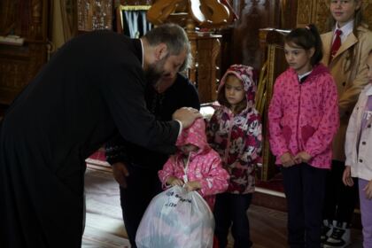 Împlemetarea programul social-filantropic eparhial „Ne înnoim pentru a merge la şcoală“ – fotografia 28