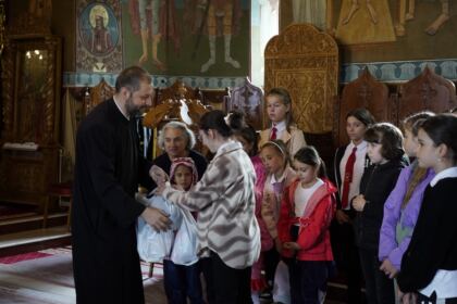Împlemetarea programul social-filantropic eparhial „Ne înnoim pentru a merge la şcoală“ – fotografia 29