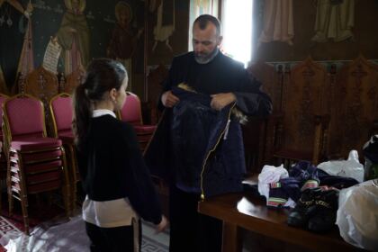 Împlemetarea programul social-filantropic eparhial „Ne înnoim pentru a merge la şcoală“ – fotografia 35