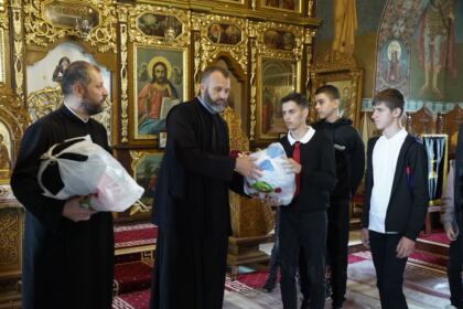 Împlemetarea programul social-filantropic eparhial „Ne înnoim pentru a merge la şcoală“ – fotografia 45