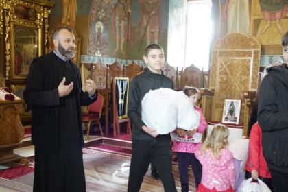 Împlemetarea programul social-filantropic eparhial „Ne înnoim pentru a merge la şcoală“ – fotografia 47