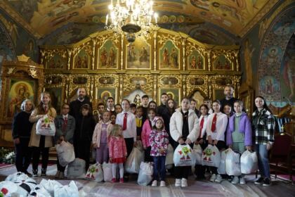 Împlemetarea programul social-filantropic eparhial „Ne înnoim pentru a merge la şcoală“ – fotografia 49