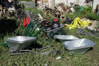 Ajutoarele umanitare de la două mitropolii din ţară au ajuns în zona sinistrată – fotografia 1