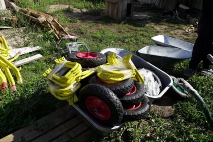 Ajutoarele umanitare de la două mitropolii din ţară au ajuns în zona sinistrată – fotografia 10
