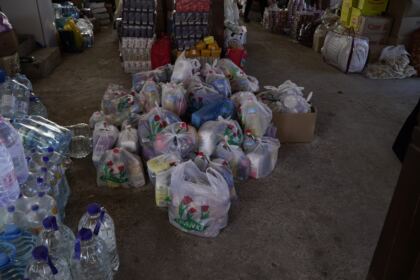 Ajutoarele umanitare de la două mitropolii din ţară au ajuns în zona sinistrată – fotografia 18