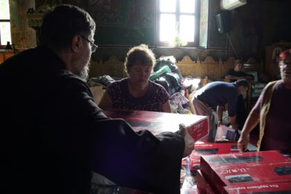 Ajutoare oferite constant de Biserică copiilor şi familiilor sinistrate – fotografia 23