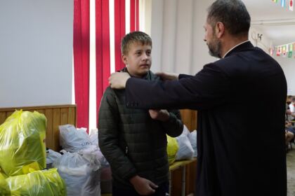 Ajutoare oferite constant de Biserică copiilor şi familiilor sinistrate – fotografia 32