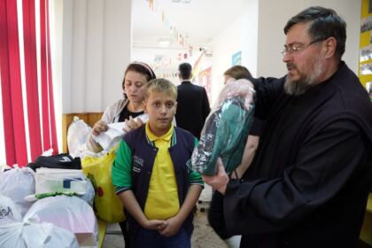 Ajutoare oferite constant de Biserică copiilor şi familiilor sinistrate – fotografia 42