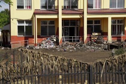 Ajutoare oferite constant de Biserică copiilor şi familiilor sinistrate – fotografia 65
