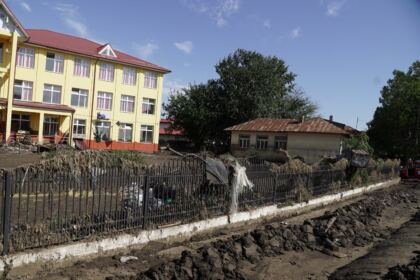 Ajutoare oferite constant de Biserică copiilor şi familiilor sinistrate – fotografia 67
