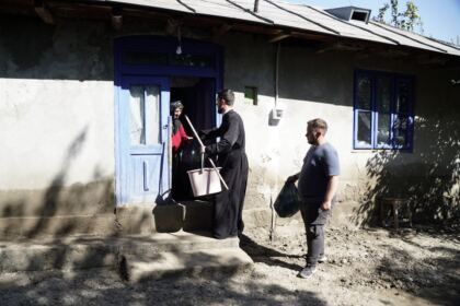 Sprijinul Bisericii continuă zilnic în zona sinistrată – fotografia 5
