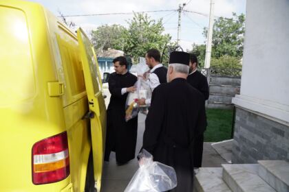 Hrană pentru pompieri şi ajutoare umanitare pentru sinistraţi – fotografia 3