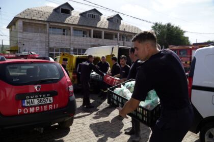 Hrană pentru pompieri şi ajutoare umanitare pentru sinistraţi – fotografia 15