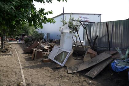 Hrană pentru pompieri şi ajutoare umanitare pentru sinistraţi – fotografia 58