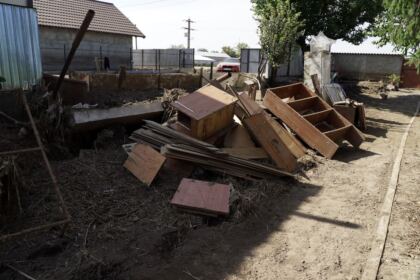 Hrană pentru pompieri şi ajutoare umanitare pentru sinistraţi – fotografia 66