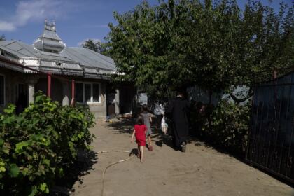 Hrană pentru pompieri şi ajutoare umanitare pentru sinistraţi – fotografia 72