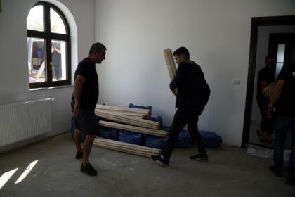Programele eparhiale de ajutorare a sinistraţilor continuă în Arhiepiscopia Dunării de Jos – fotografia 9