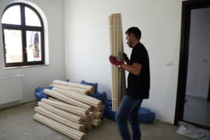 Programele eparhiale de ajutorare a sinistraţilor continuă în Arhiepiscopia Dunării de Jos – fotografia 11