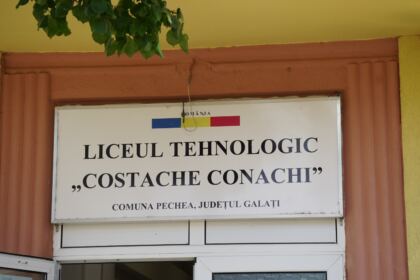 Programele eparhiale de ajutorare a sinistraţilor continuă în Arhiepiscopia Dunării de Jos – fotografia 12