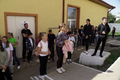 Programele eparhiale de ajutorare a sinistraţilor continuă în Arhiepiscopia Dunării de Jos – fotografia 20