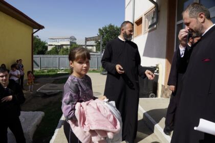 Programele eparhiale de ajutorare a sinistraţilor continuă în Arhiepiscopia Dunării de Jos – fotografia 29