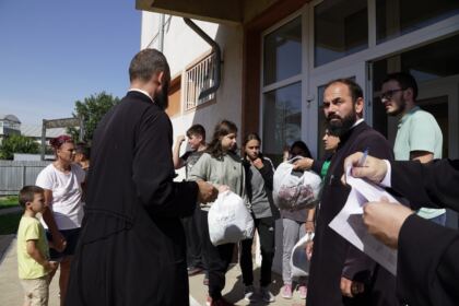 Programele eparhiale de ajutorare a sinistraţilor continuă în Arhiepiscopia Dunării de Jos – fotografia 30