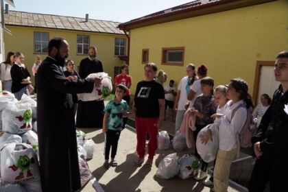 Programele eparhiale de ajutorare a sinistraţilor continuă în Arhiepiscopia Dunării de Jos – fotografia 36