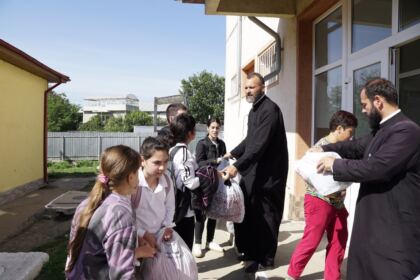 Programele eparhiale de ajutorare a sinistraţilor continuă în Arhiepiscopia Dunării de Jos – fotografia 37