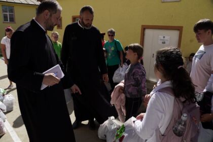 Programele eparhiale de ajutorare a sinistraţilor continuă în Arhiepiscopia Dunării de Jos – fotografia 39