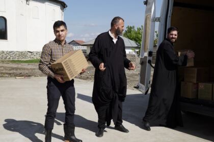 Programele eparhiale de ajutorare a sinistraţilor continuă în Arhiepiscopia Dunării de Jos – fotografia 48
