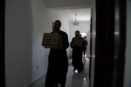 Programele eparhiale de ajutorare a sinistraţilor continuă în Arhiepiscopia Dunării de Jos – fotografia 51