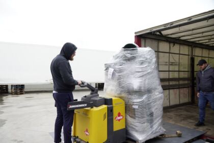 Noi transporturi cu ajutoare umanitare pentru sinistraţii din judeţul Galaţi – fotografia 11