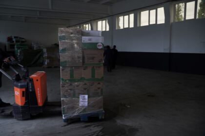 Noi transporturi cu ajutoare umanitare pentru sinistraţii din judeţul Galaţi – fotografia 14